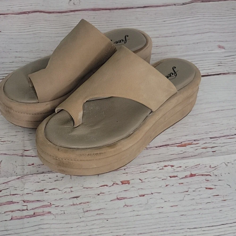 Free People Women's Tan Platform Sandals Size 37